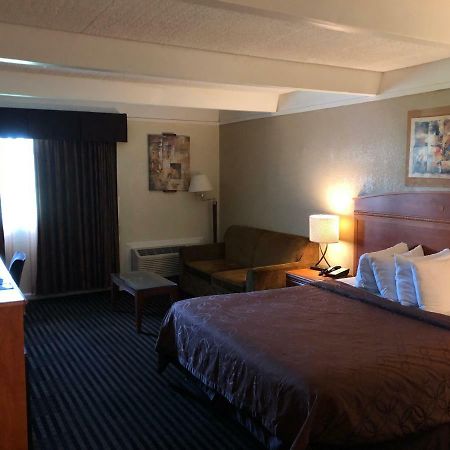Lexington Inn & Suites-Elgin Buitenkant foto